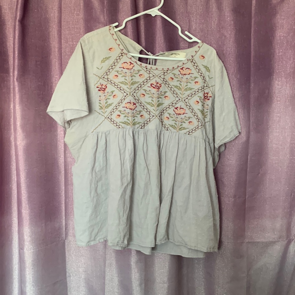 A Beautiful Soul blouse size B (XL/XXL)
